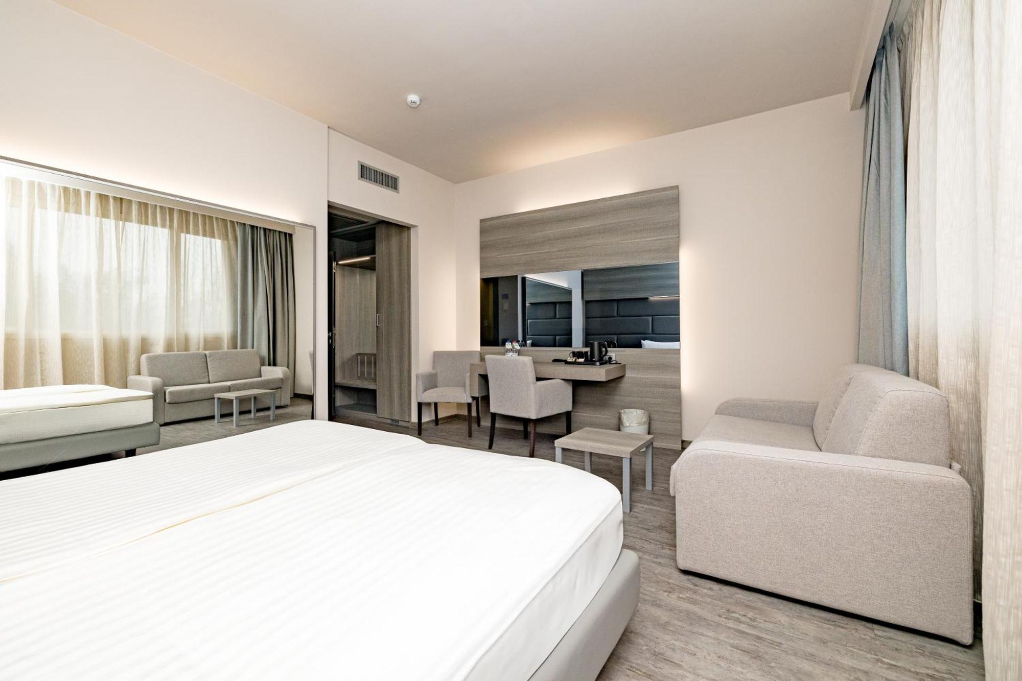 Just Hotel Saronno Exteriör bild
