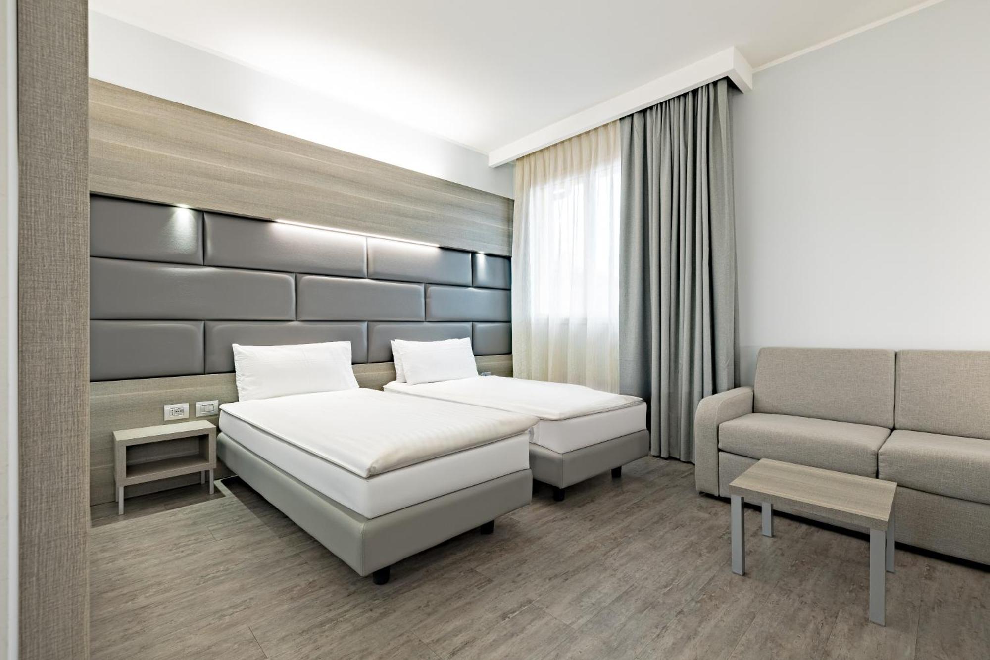 Just Hotel Saronno Exteriör bild